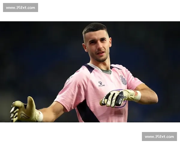 世体：霍安 - 加西亚 —— 巴萨新门神的世界级崛起之路