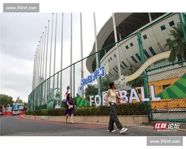 湘超开幕式彩排路透:贺龙体育场光影里的三湘足球热 湘超开幕式彩排路透:贺龙体育场光影里的三湘足球热